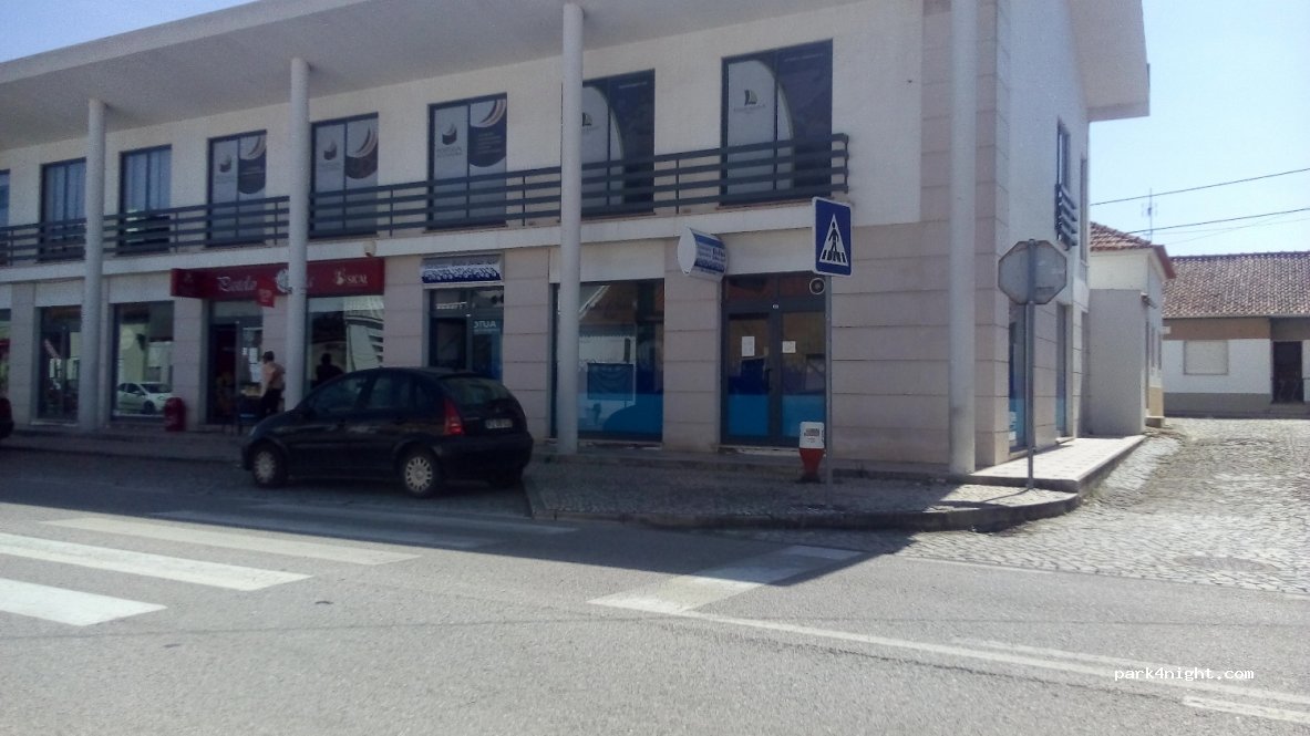 (2460-162) Alfeizerão - 146 Rua 25 de Abril — foto