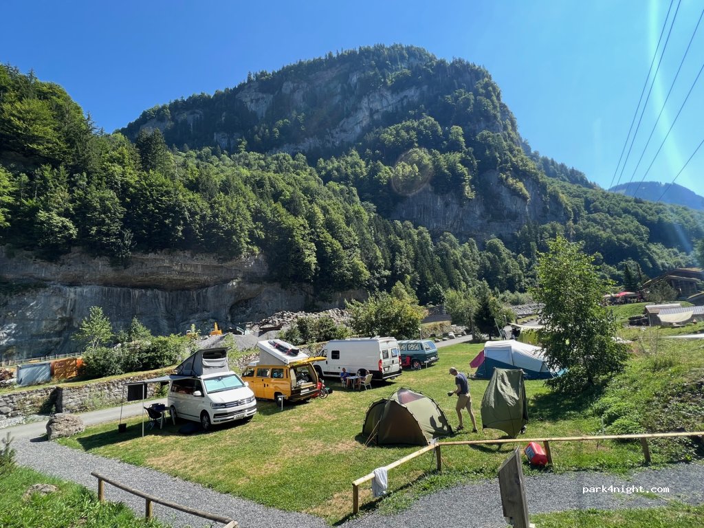 erlebniswelt muotathal GmbH / Hüttenhotel Husky-Lodge — foto