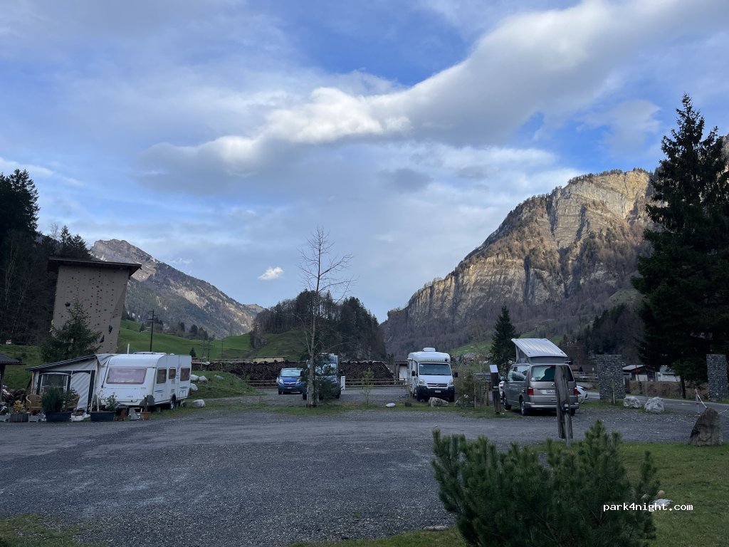erlebniswelt muotathal GmbH / Hüttenhotel Husky-Lodge — foto 2
