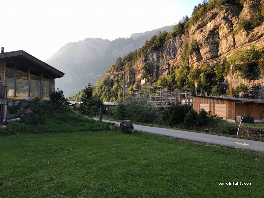 erlebniswelt muotathal GmbH / Hüttenhotel Husky-Lodge — foto 4