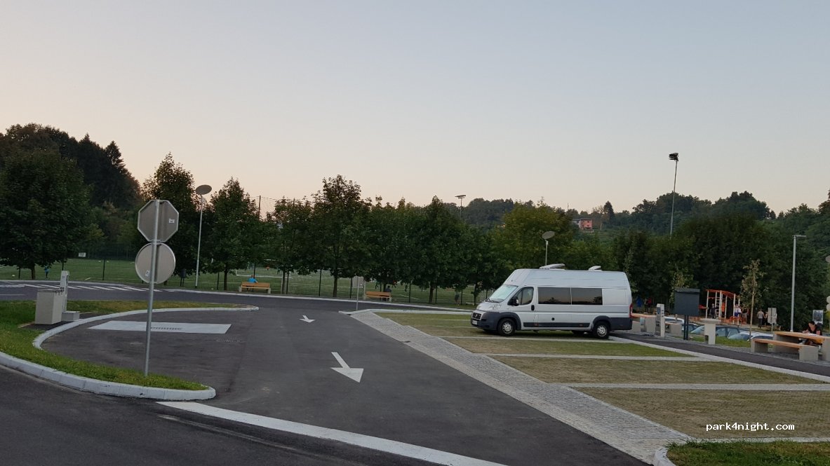 (8000)  - 2c Topliška cesta — foto