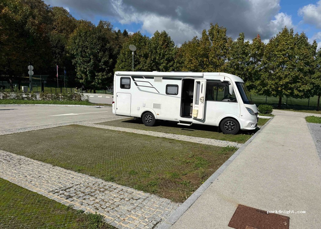 (8000)  - 2c Topliška cesta — foto 4