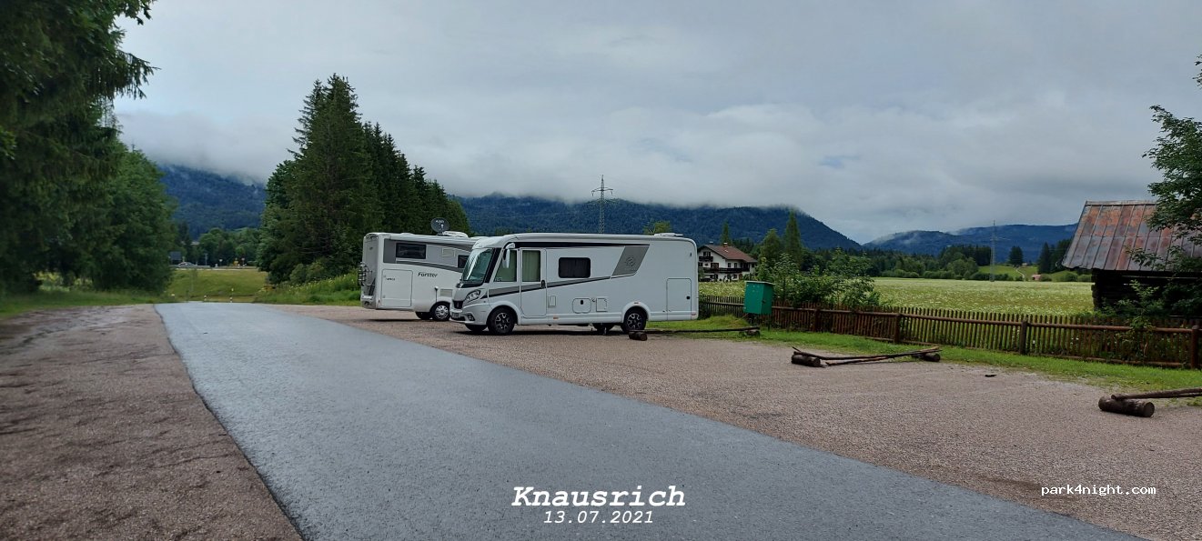 Wohnmobilstellplatz vor dem Campingplatz Tennsee — foto