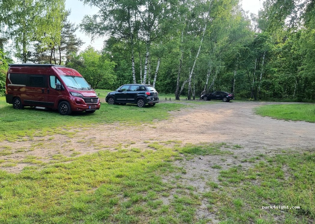 (05-092) Łomianki - 24 Kampinoska — foto 2