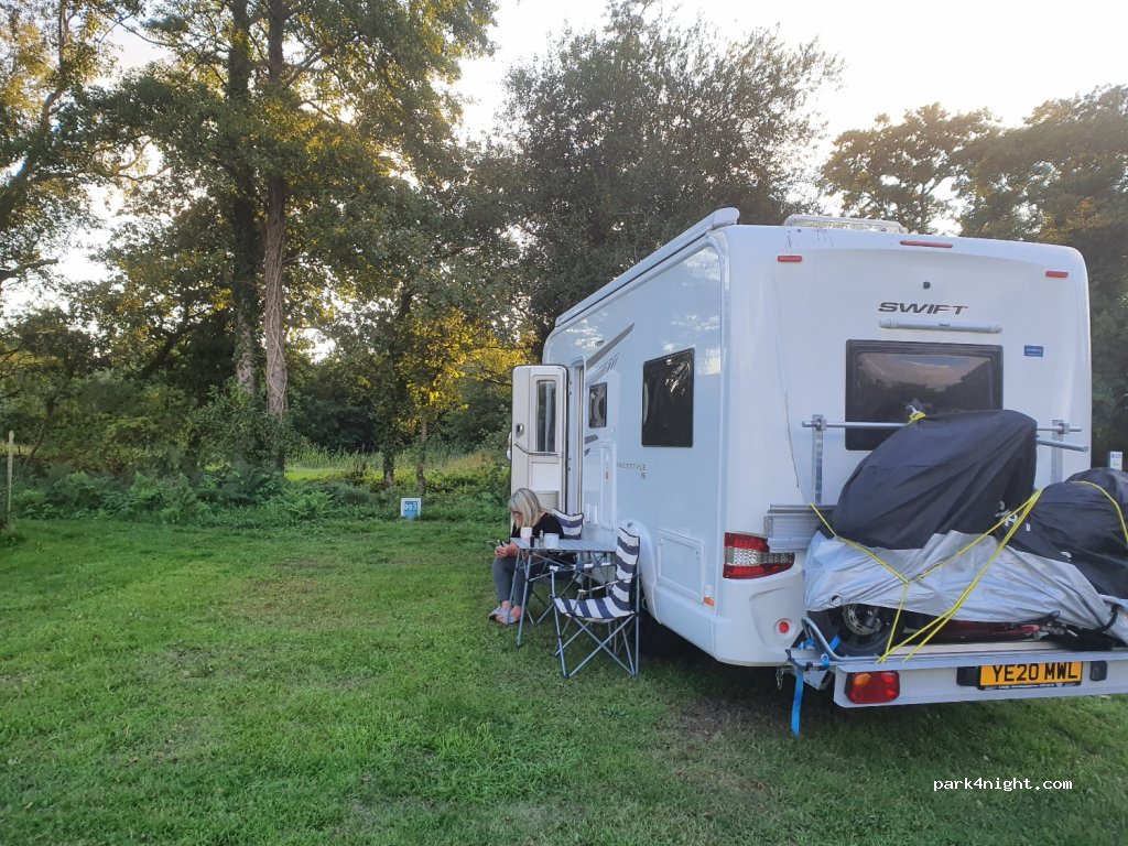 Back of Beyond Touring Camping & Glamping Park — foto