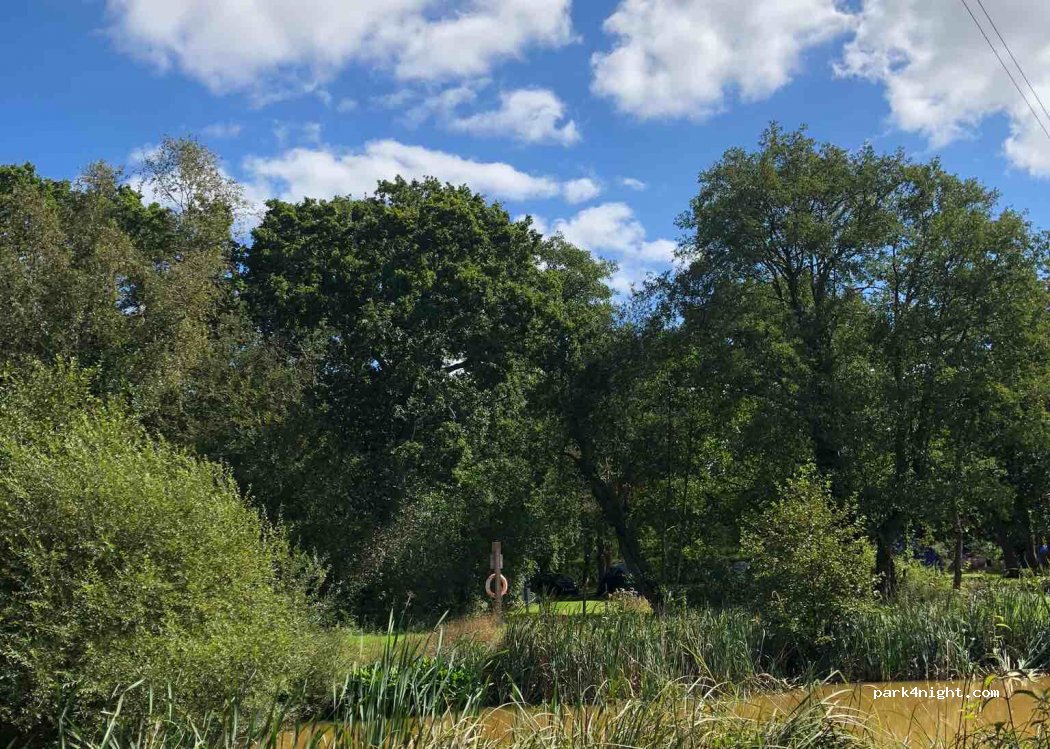 Back of Beyond Touring Camping & Glamping Park — foto 2