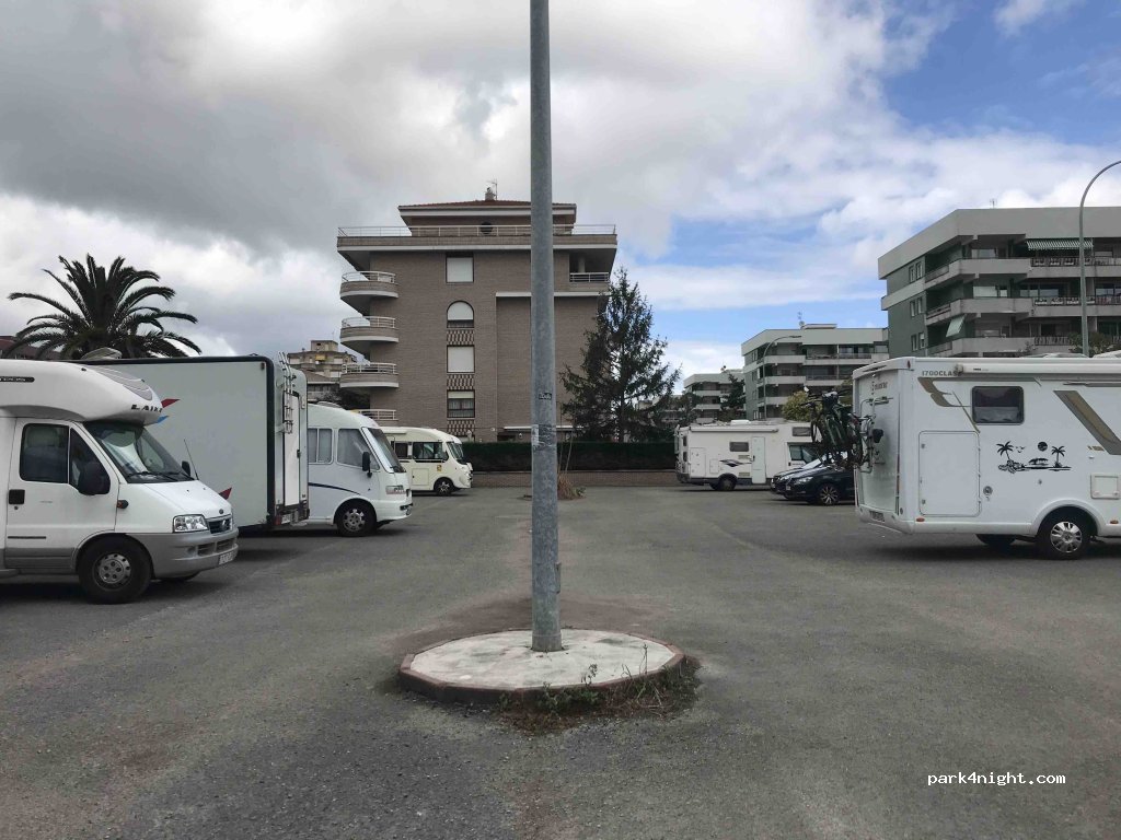 (39770) Laredo - 35B Avenida Enrique Mowinkel — foto 4
