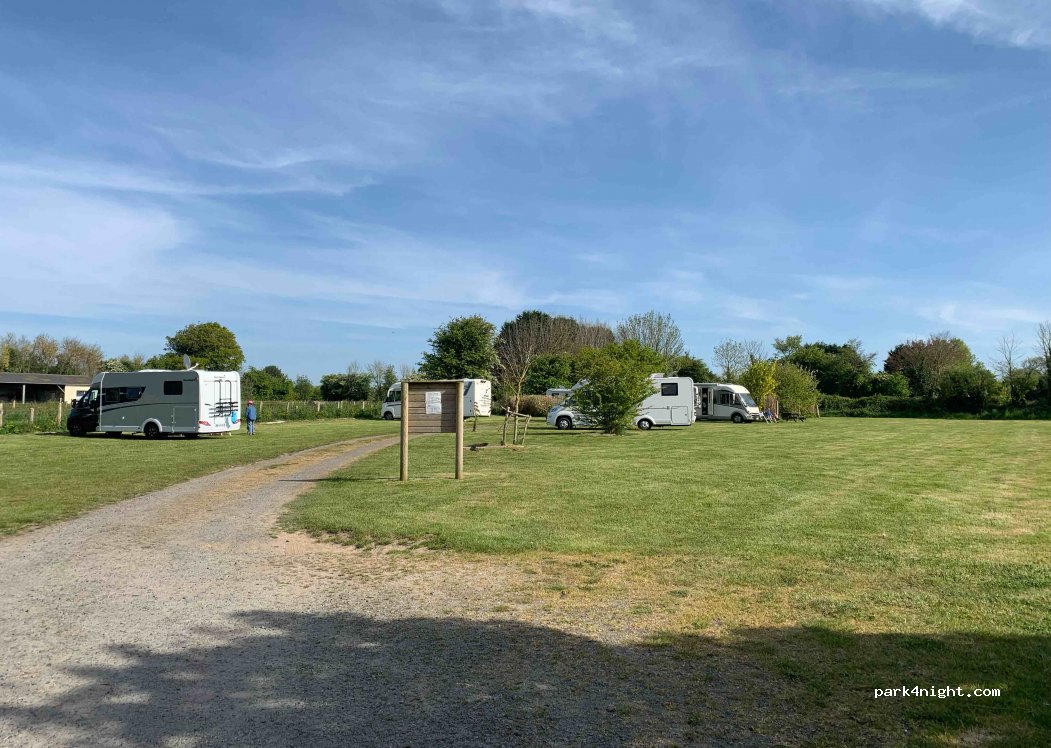 Aire de Camping-Cars de la Ferme du Clos Tessin — foto