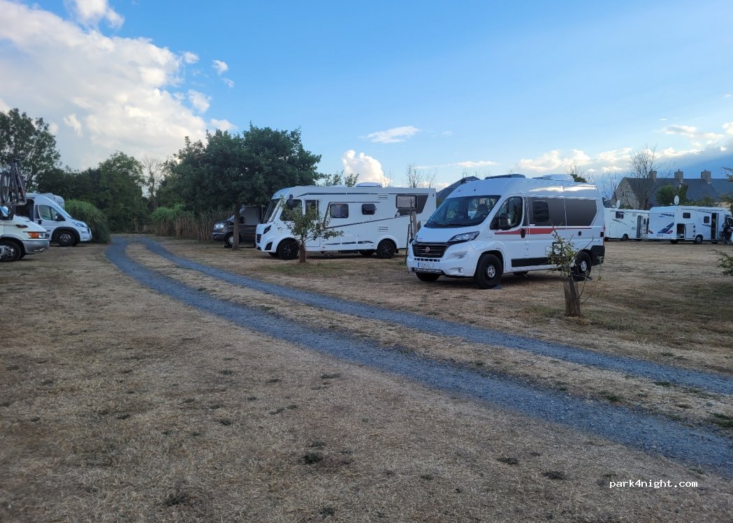 Aire de Camping-Cars de la Ferme du Clos Tessin — foto 2