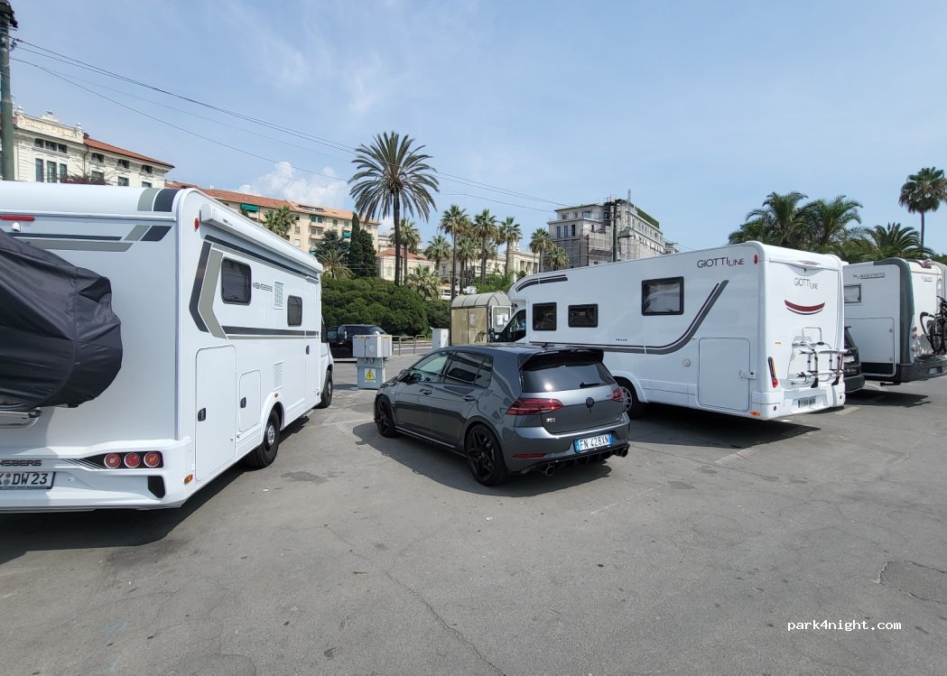 (18038) Sanremo - 4 Piazza Cesare Battisti — foto 3