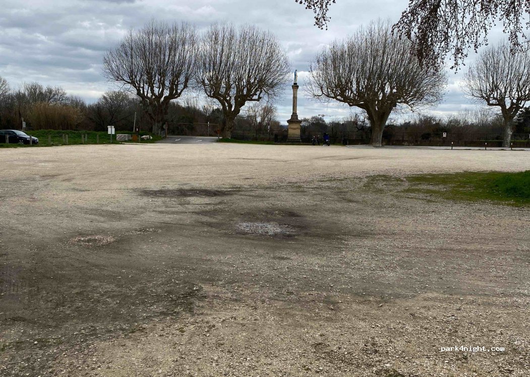 (30210) Remoulins - 12 Rue des Escaravats — foto