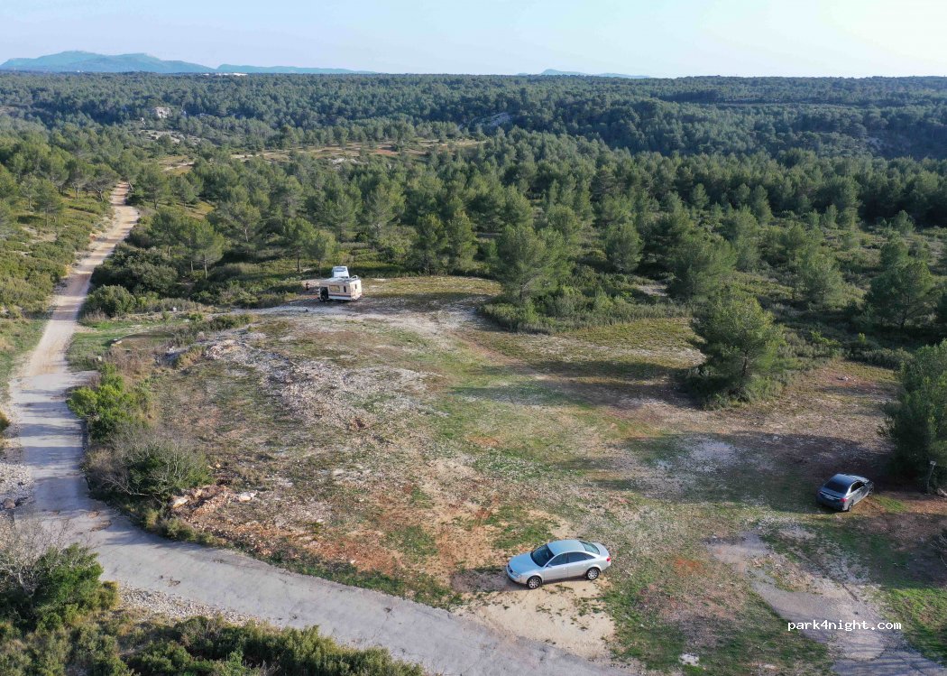 (13780) Cuges-les-Pins - D1 — foto