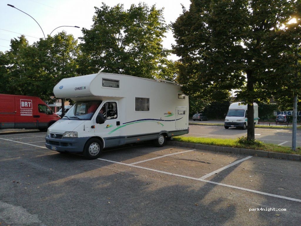 (37012) Bussolengo - 3 Piazza Stadio — foto