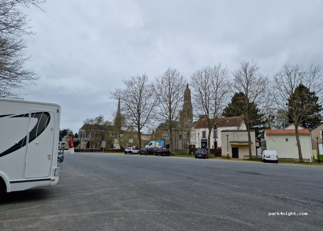 (85290) Saint-Laurent-sur-Sèvre - 8 Rue de la Parié — foto 3