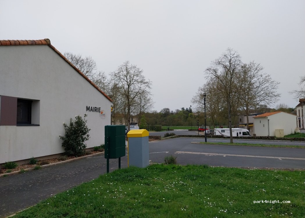 (85290) Saint-Laurent-sur-Sèvre - 8 Rue de la Parié — foto 4