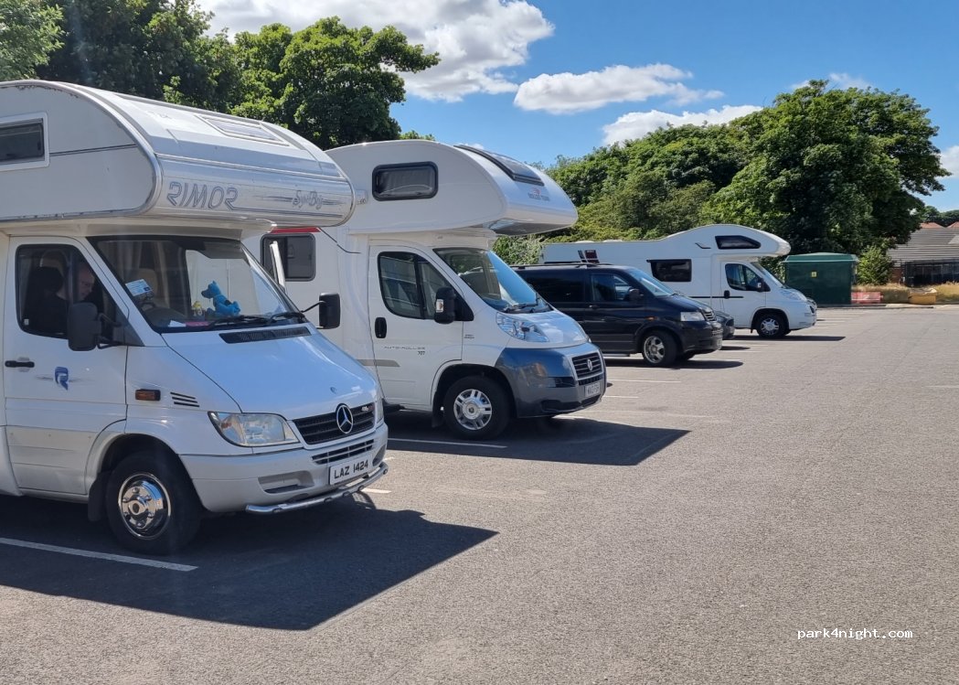 Crows Nest Caravan Park — foto