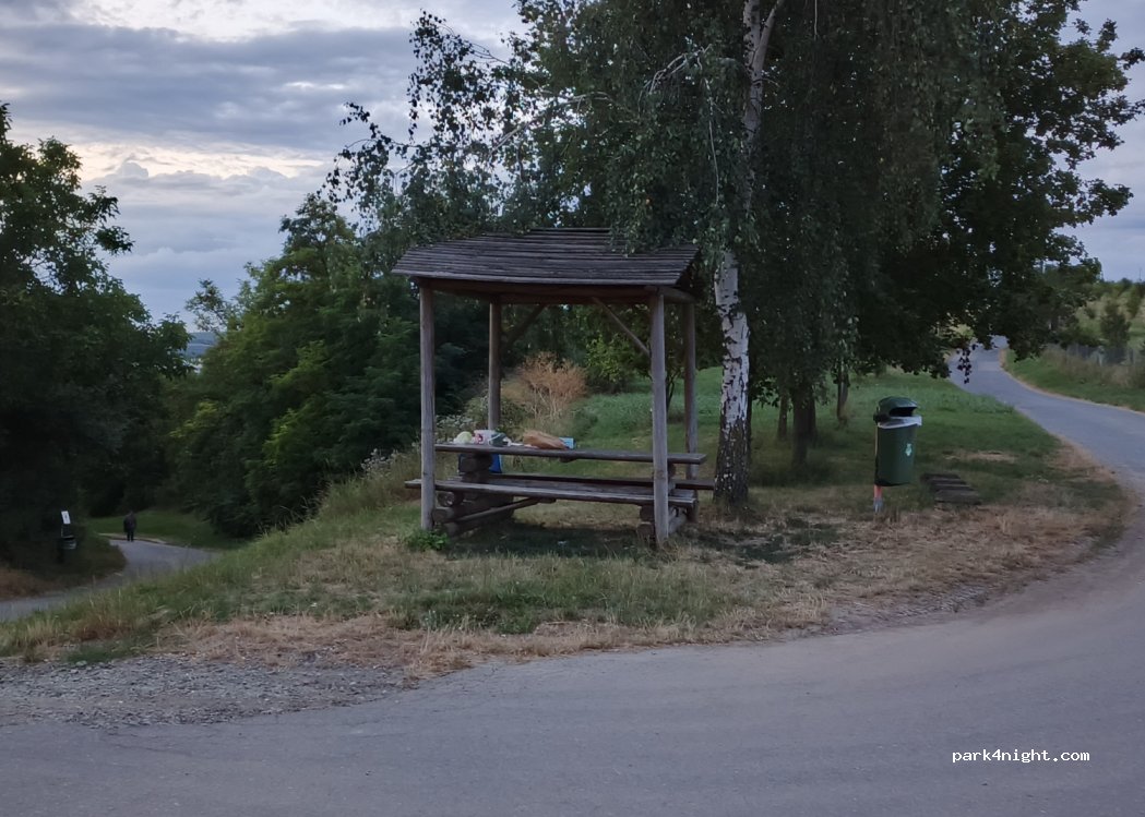 (693 01) Hustopeče - Unnamed road — foto 4