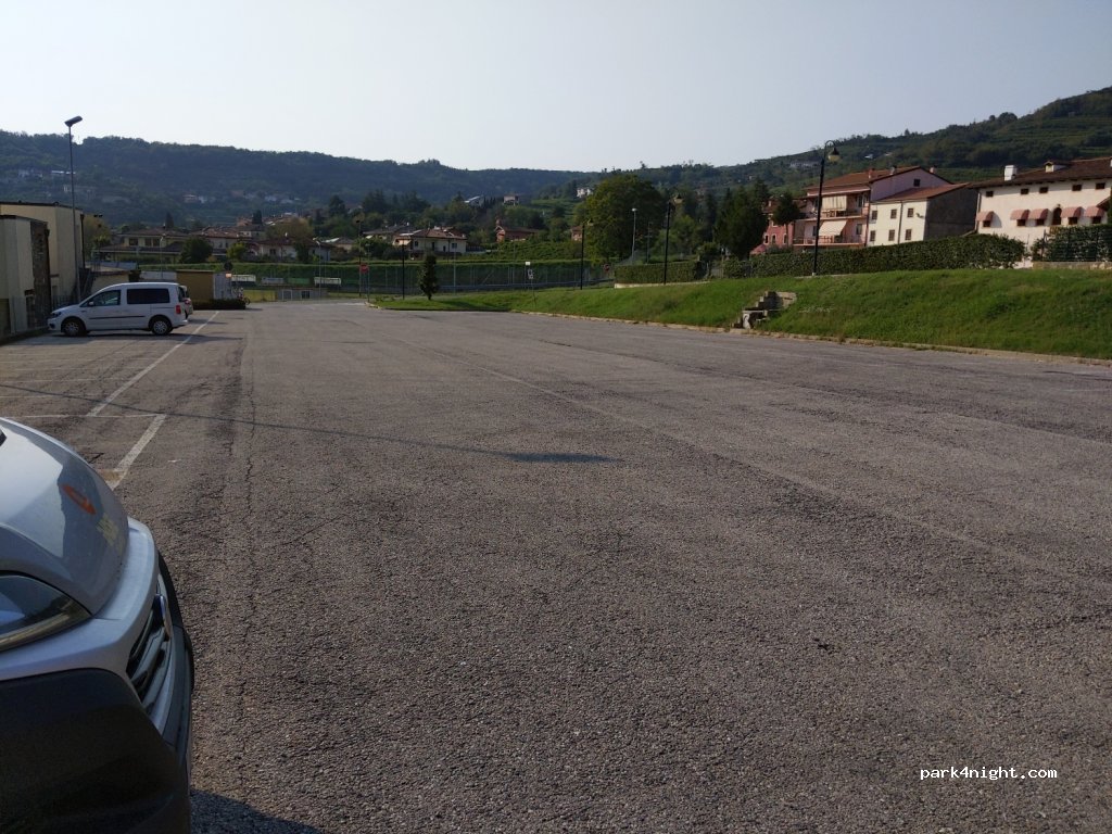 Area sosta camper Roncà — foto