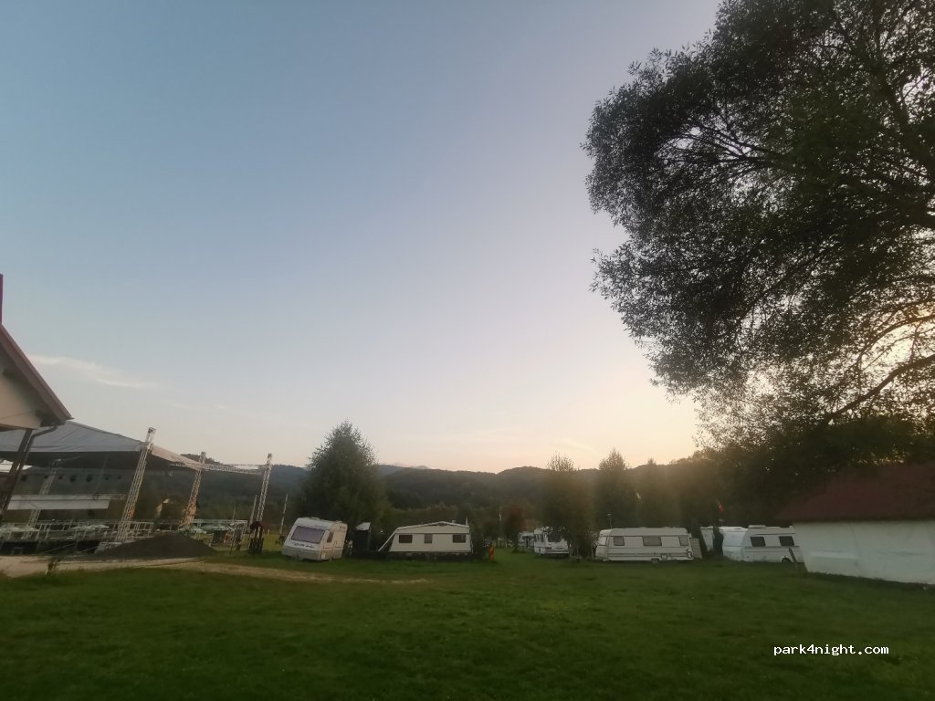 Camping Pensiunea Râșnov — foto