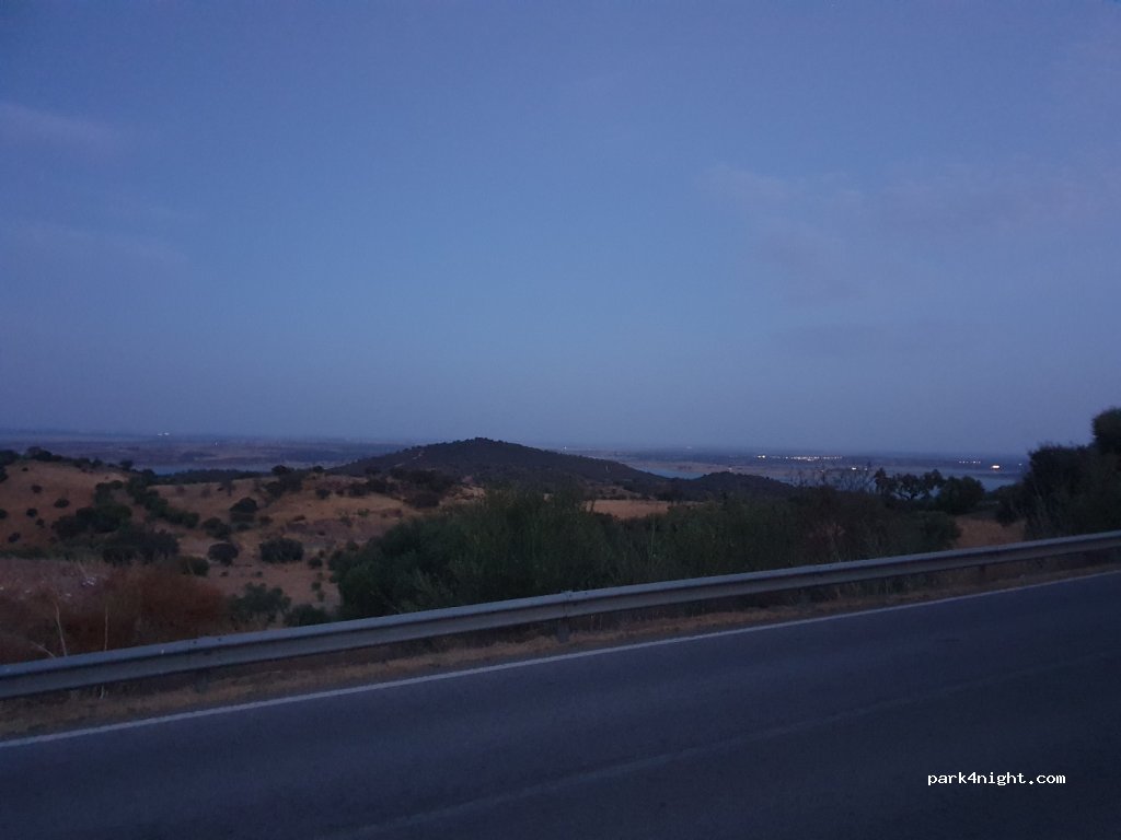 Parque De Pernoita De Autocaravanas — foto 2