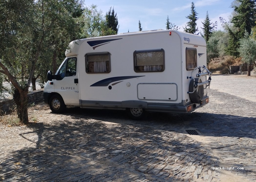 Parque De Pernoita De Autocaravanas — foto 4