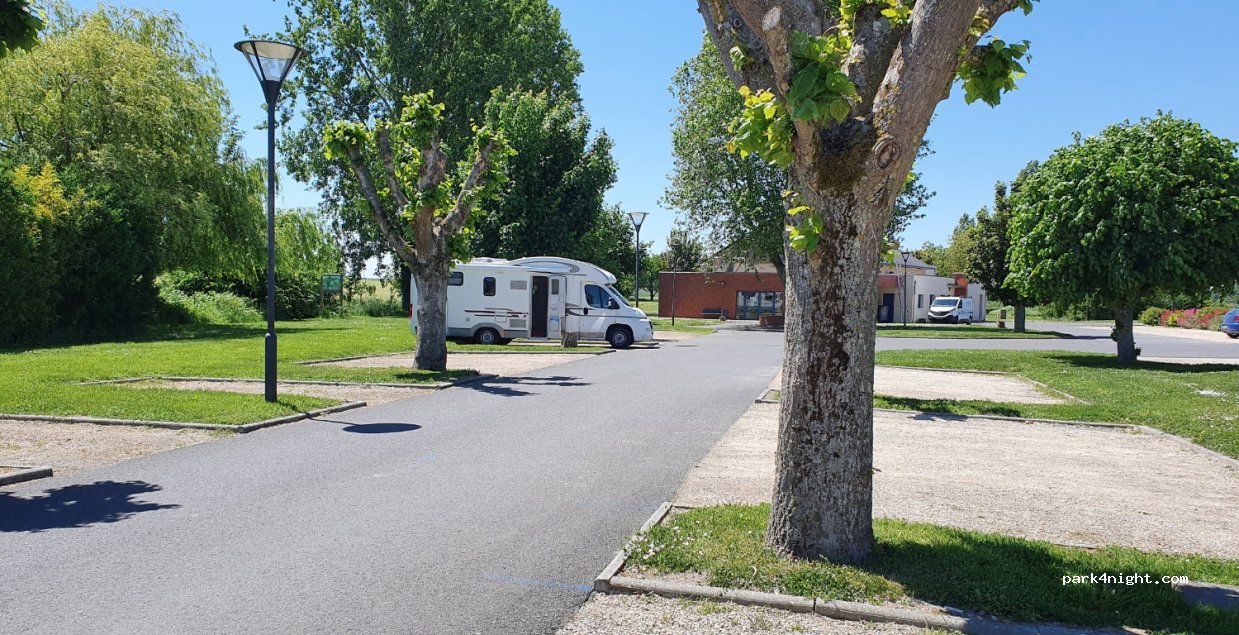 (37800) Draché - 3 Place de l'Abbé Péan — foto