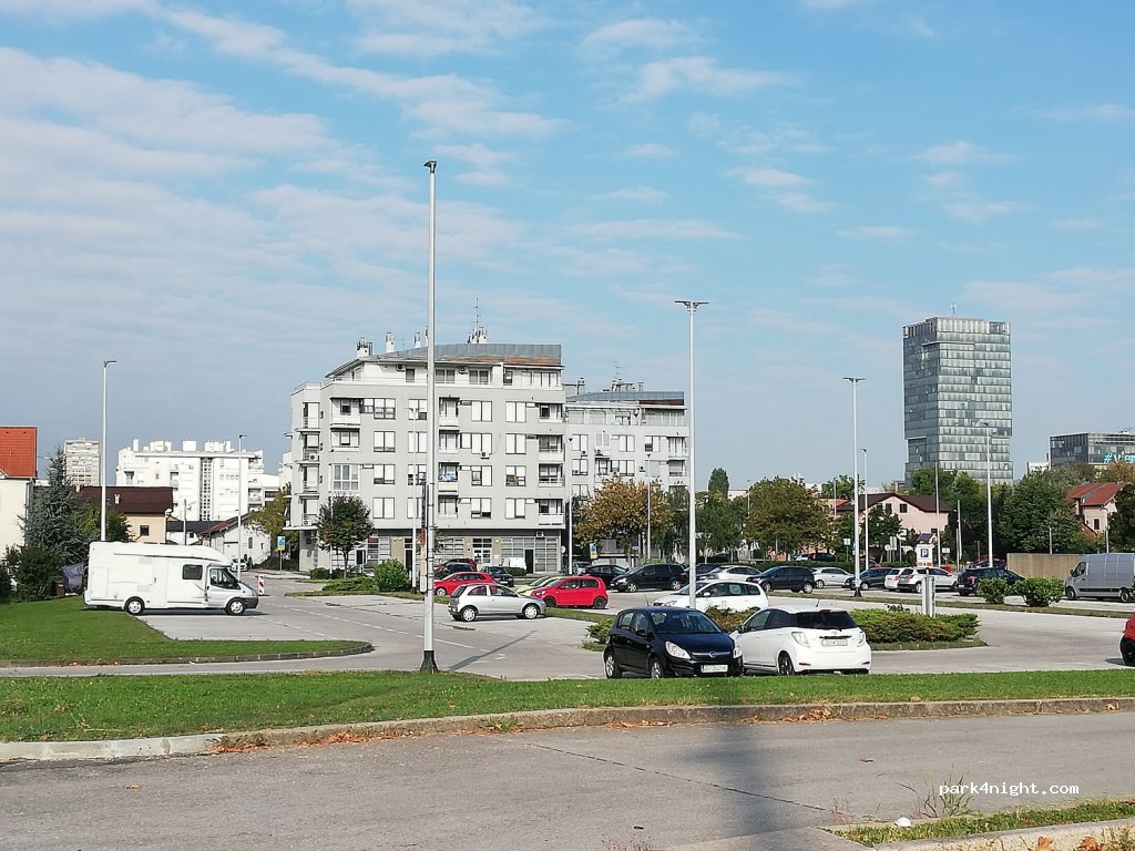 (10000) Zagreb - 98 Paromlinska Cesta — foto