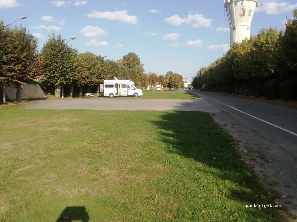 (60190) La Neuville-Roy - 52 Rue du Stade — foto