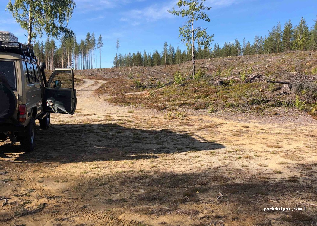 (895 92) Bredbyn - Unnamed Road — foto