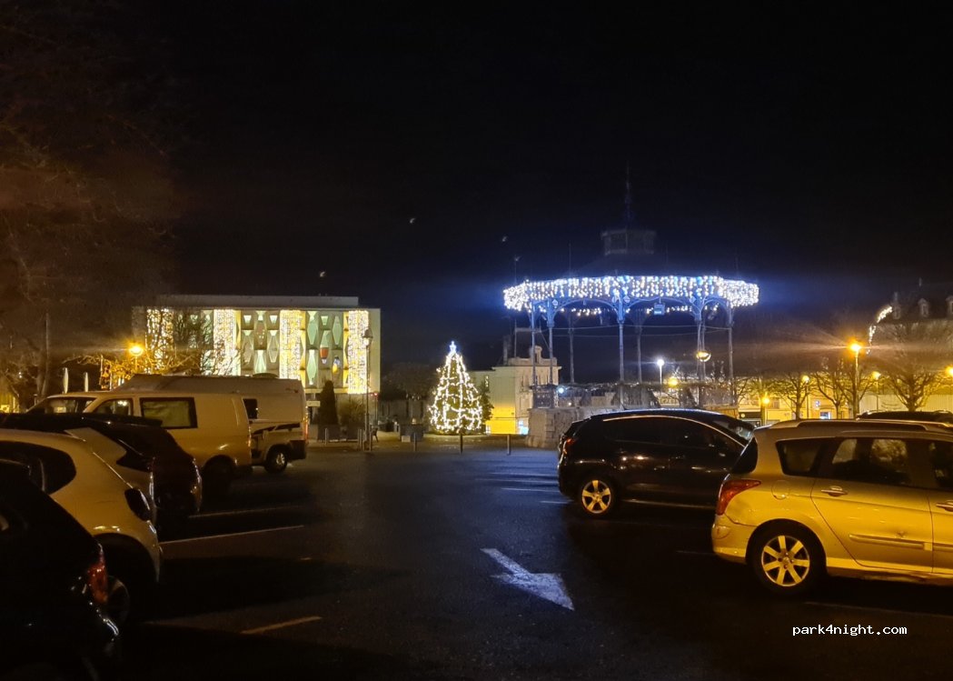 (79200) Parthenay - Avenue Pierre Mendès France — foto 2