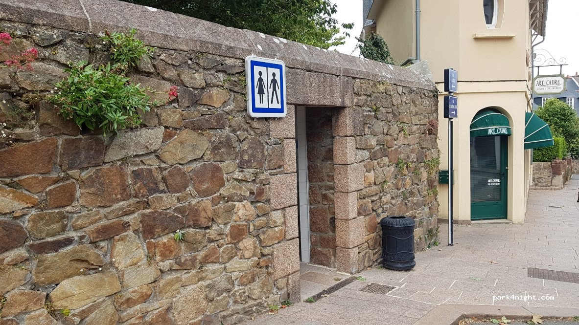 (22700) Perros-Guirec - 142 Place de l'Église — foto