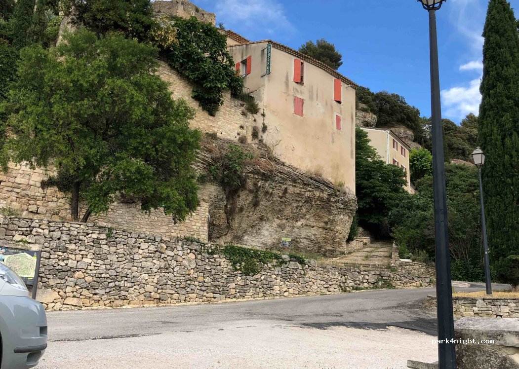 (84210) Le Beaucet - 1 Chemin de Ronde — foto