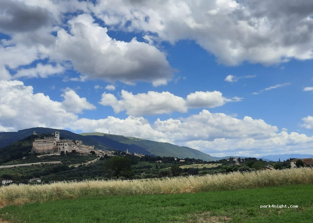 (06081) Assisi - Via San Vittorino — foto 4