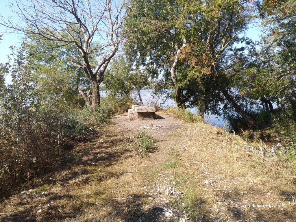 (13118) Istres - Unnamed Road — foto