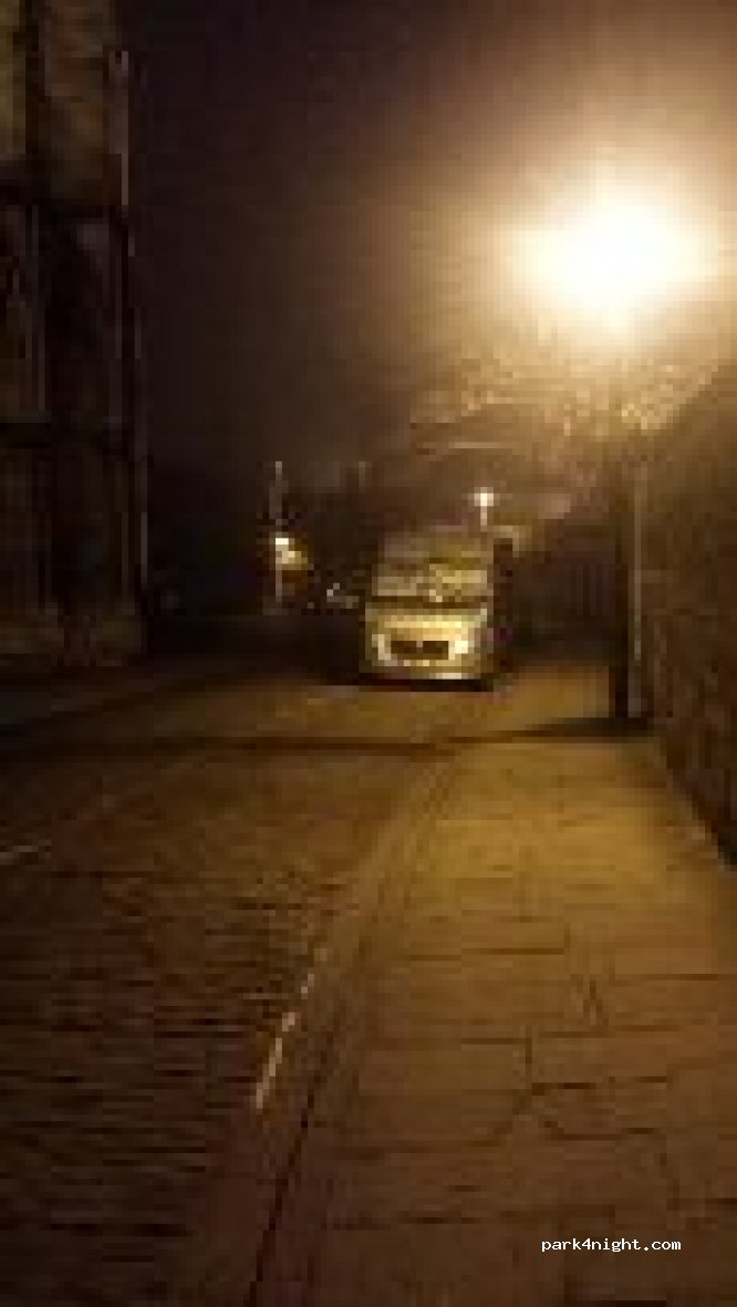 (LN2 1PX) Lincoln - 16 Minster Yard — foto