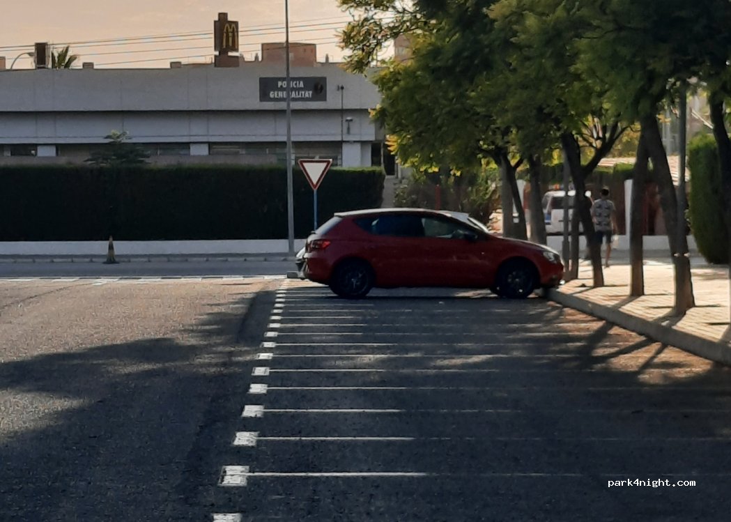 (03005) Alicante (Alacant) - 4 Calle Hondón de los Frailes — foto 2