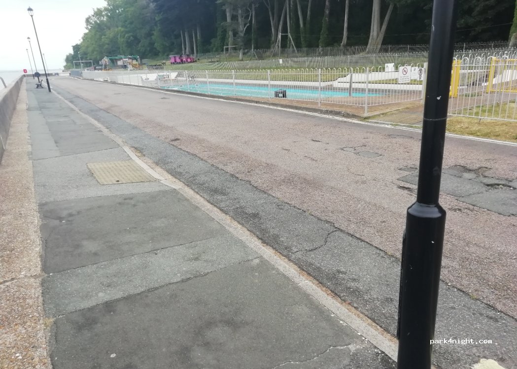 (PO32 6AE)  - Esplanade — foto 2
