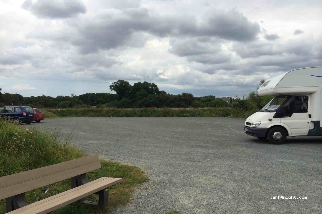 Aire de service et de stationnement pour camping car Ploumagoar — foto