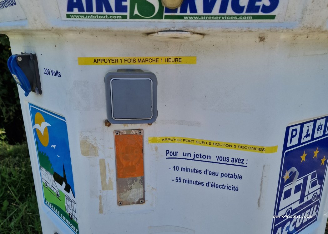Aire de service et de stationnement pour camping car Ploumagoar — foto 2
