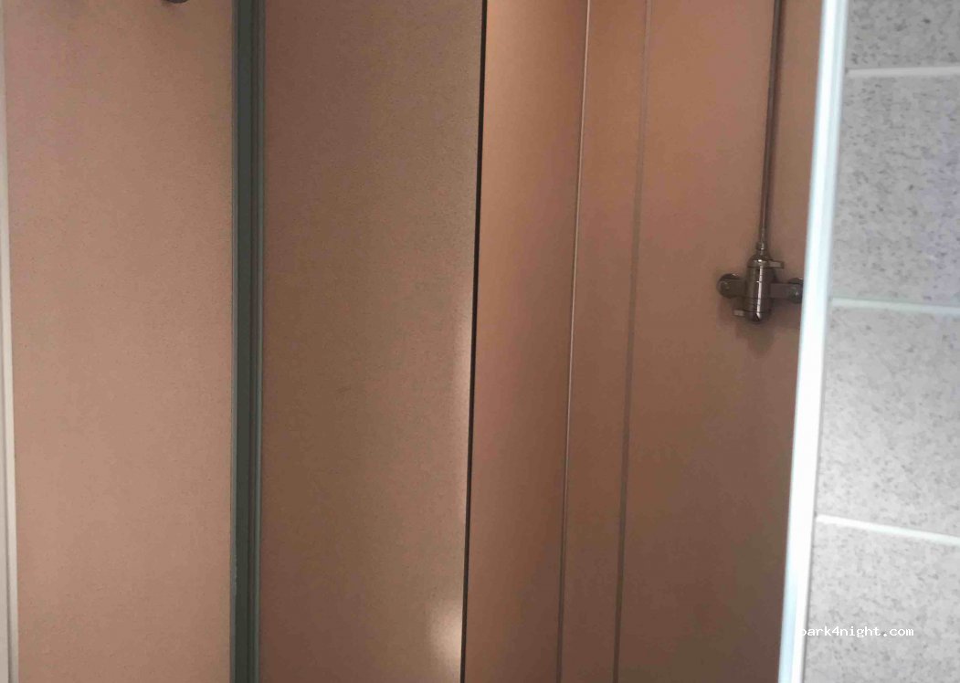 (SN15 5LH)  - B4122 — foto
