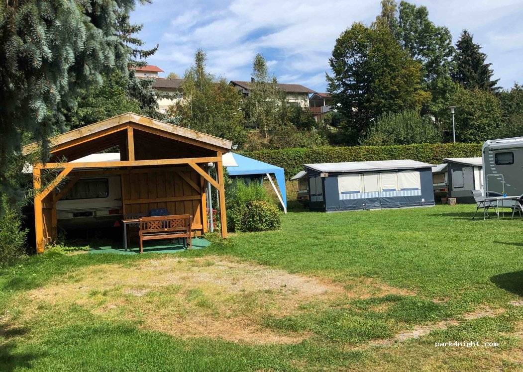 Campingplatz am Fuße des Ossers — foto
