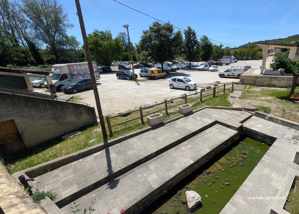 (84510) Caumont-sur-Durance - Place Maurice Baux — foto 4