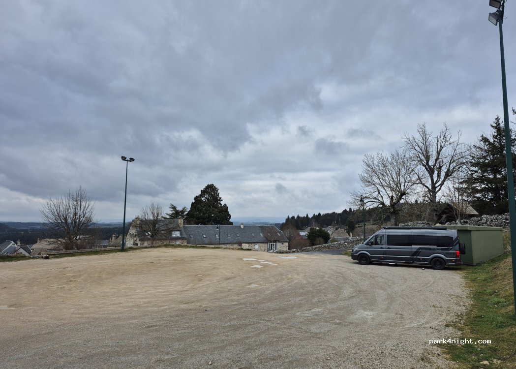 (48130) Aumont-Aubrac - 2 Place du Foirail — foto 3