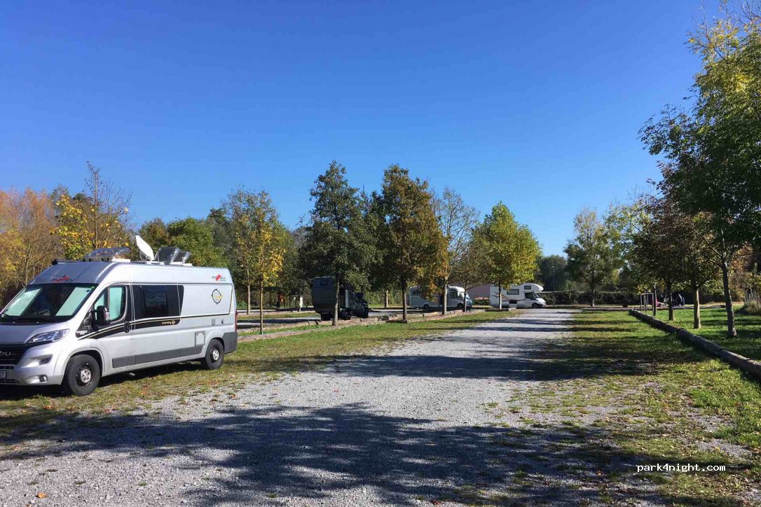 Wohnmobilstellplatz Güglingen — foto