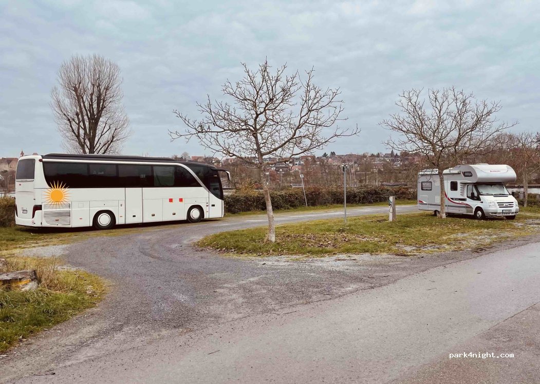 Wohnmobilstellplatz Am Freibad Lauffen am Neckar — foto 5