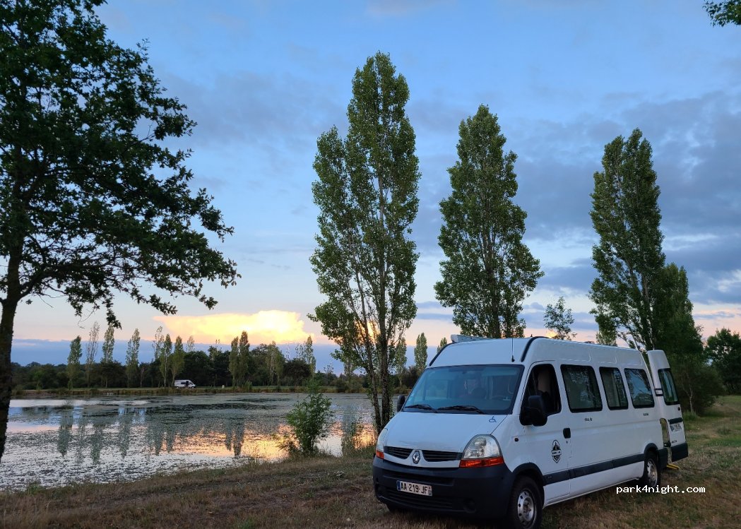 (86390) Bourg-Archambault - D10 — foto