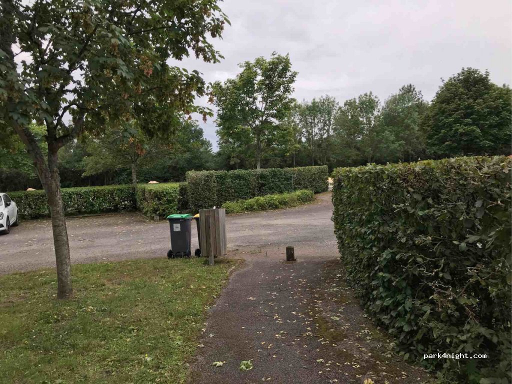 (18200) Bruère-Allichamps - Noirlac — foto 2