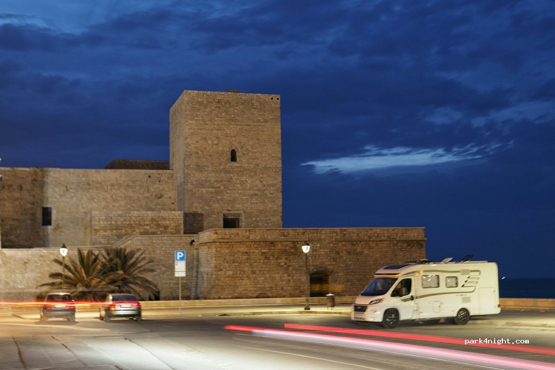 (76125) Trani - 2 Piazza Castello — foto 2