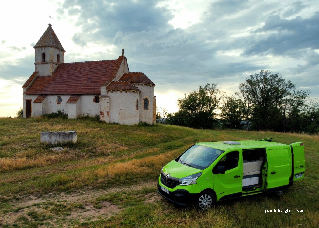 (03370) Saint-Désiré - Unnamed Road — foto 2