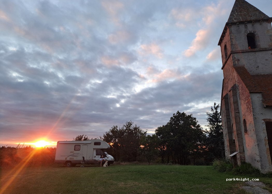 (03370) Saint-Désiré - Unnamed Road — foto 3